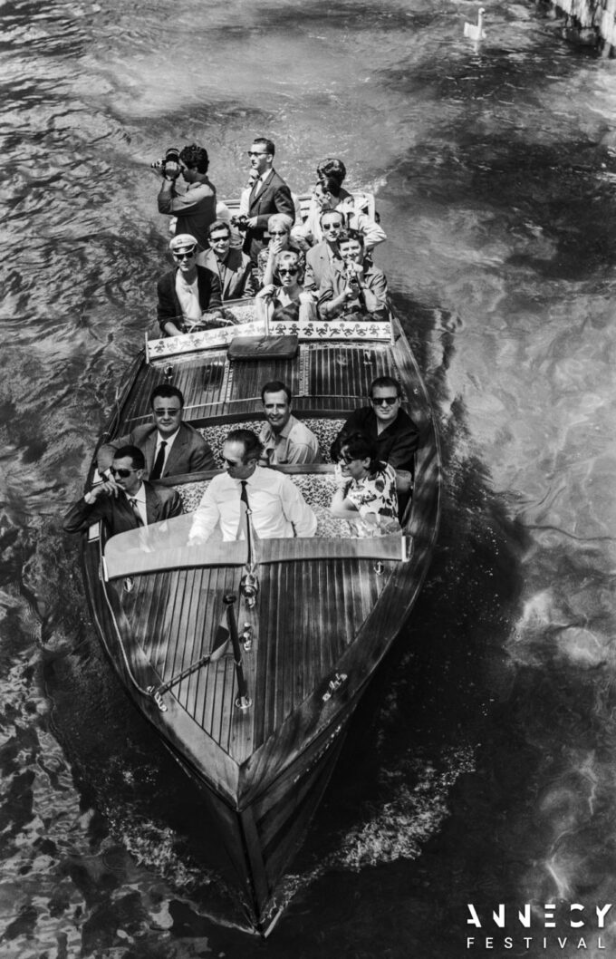 touristes sur un bateau annecy festival