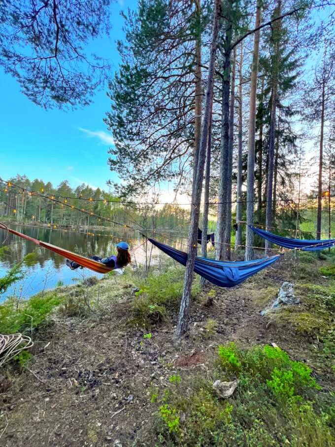 43The Haven Islands cabane perchée dans les arbres sur une île privée sauvage en Suède