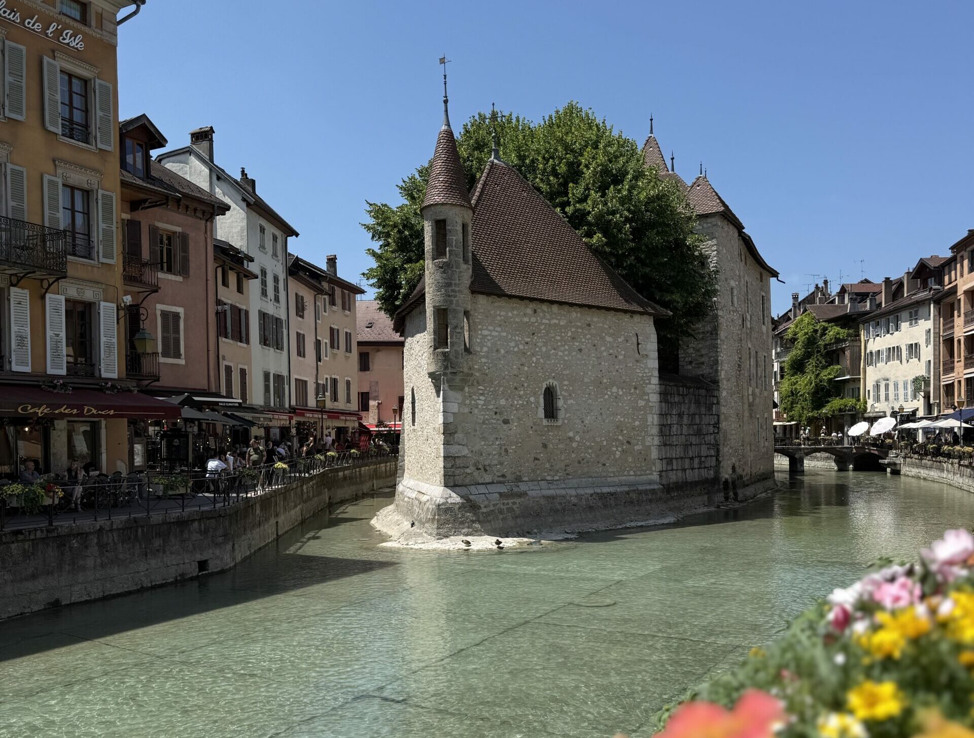 Palais de l'Isle à Annecy par beau temps