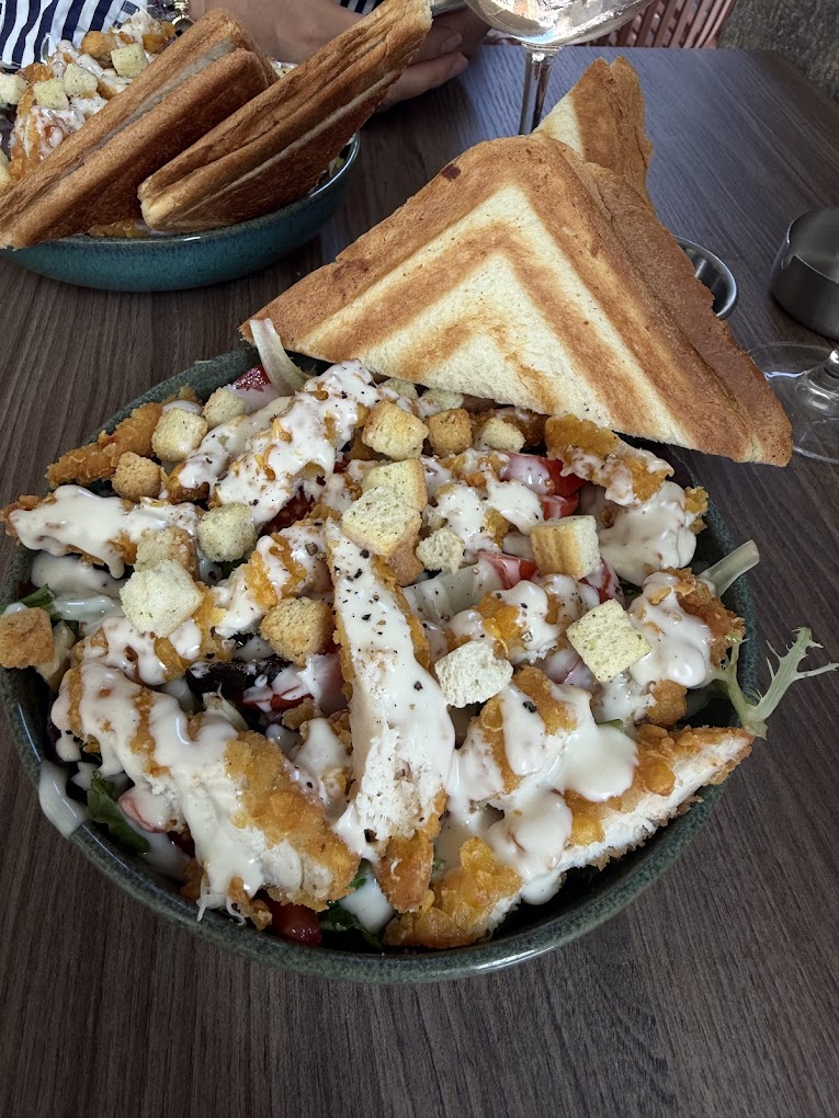 Salade fromagère et croque à Annecy