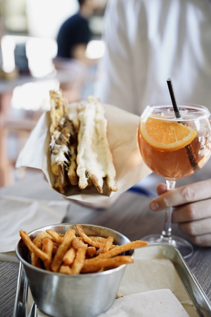 Croques fondant, frites de patates douce et Spritz à Annecy