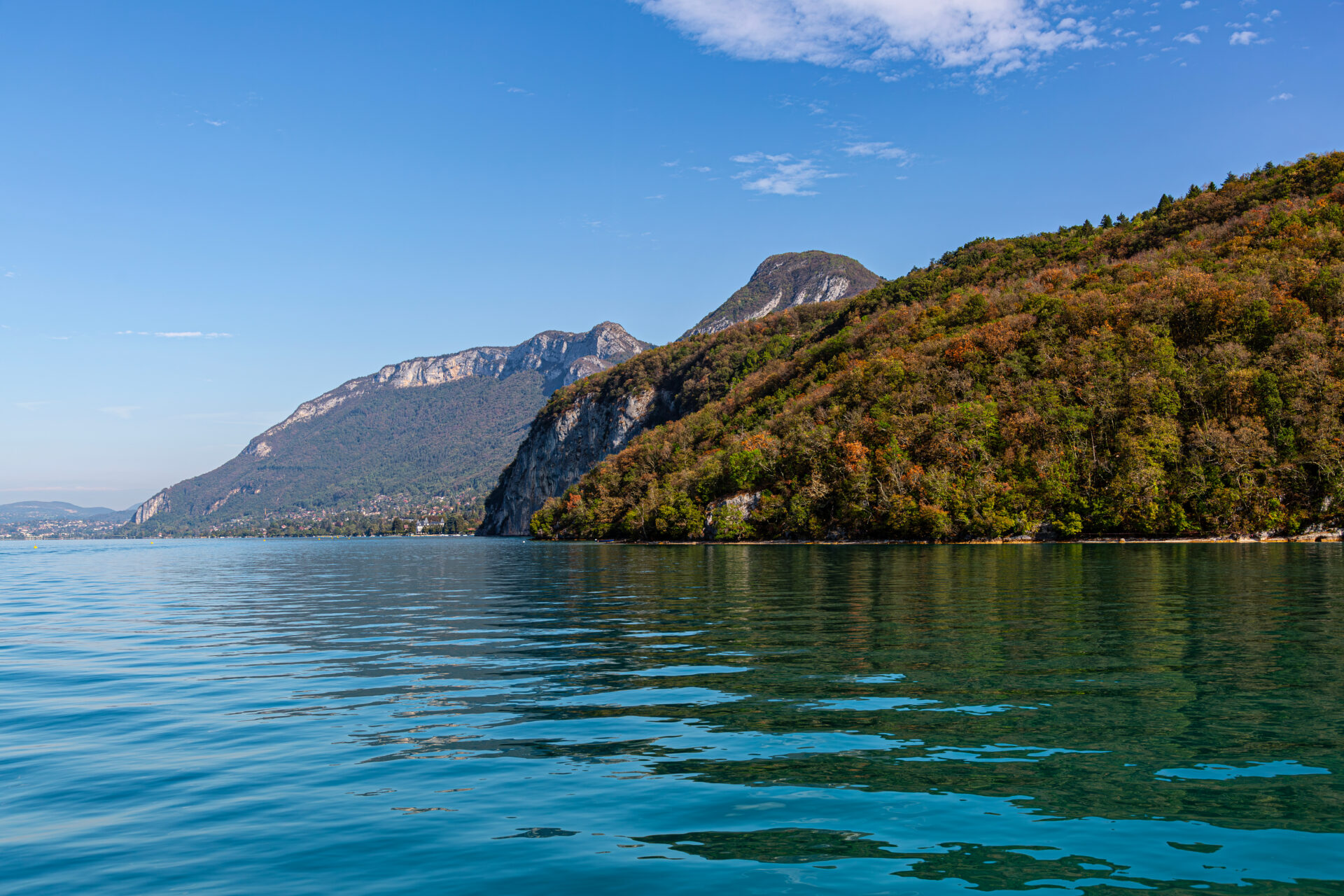 Roc de Chere et Mont Verrier vus du Lac d'Annecy
